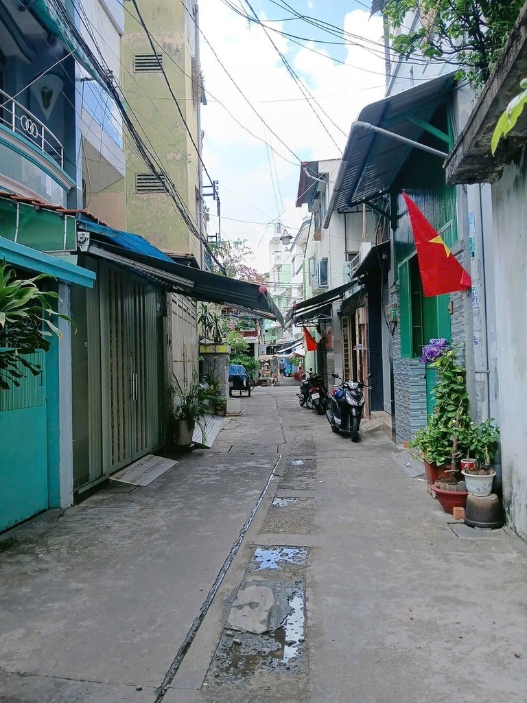 Bán nhà riêng 4PN, 3WC, 45,5 m2 tại Lãnh Binh Thăng, P12, Q11, HCM, giá 6,8 tỷ
